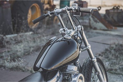 商品詳細 【Lowbrow Customs WX SPLIT ガソリンタンク】 « 部品屋K&W