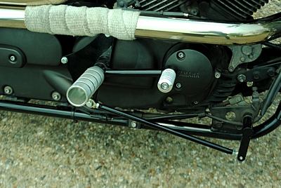 ドラッグスター400ミッドコントロールキッド ステップ 切り落とし